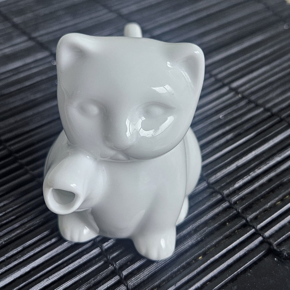 Mini Cat Shape Creamer White Glazed Porcelain Kitty Creamer - Picture 2 of 13